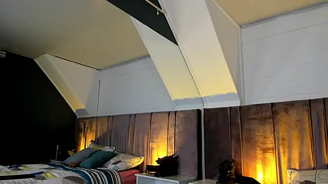 Fiorelaa  online show from 06-18-26, 11:37
