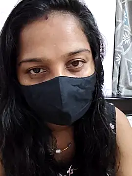 Snapshot of Shaliniqueen chatting on 06-28-26, 01:28 Shaliniqueen online show from 06-28-26, 01:28