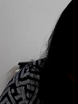 Snapshot of Shaliniqueen chatting on 07-21-26, 05:42 Shaliniqueen online show from 07-21-26, 05:42