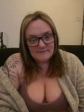 Busty-GilfQuinn online show from 02-27-26, 10:53