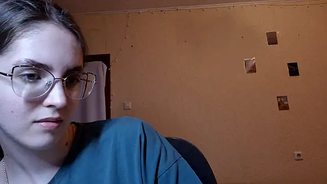 Snapshot of Katelemon chatting on 06-03-26, 02:18 Katelemon online show from 06-03-26, 02:18