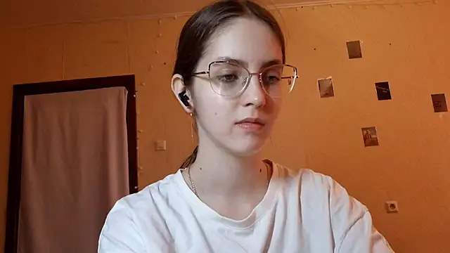 Snapshot of Katelemon chatting on 05-18-26, 10:31 Katelemon online show from 05-18-26, 10:31