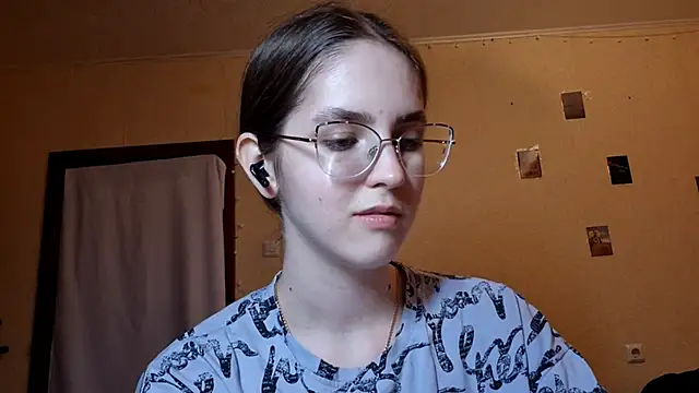 Snapshot of Katelemon chatting on 05-22-26, 02:37 Katelemon online show from 05-22-26, 02:37