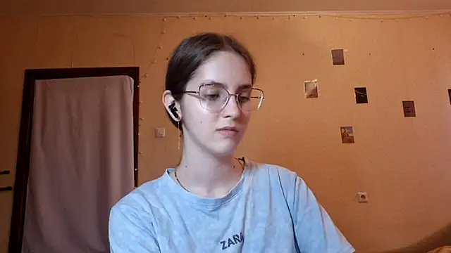 Snapshot of Katelemon chatting on 06-10-26, 02:51 Katelemon online show from 06-10-26, 02:51