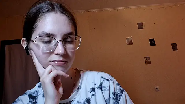 Snapshot of Katelemon chatting on 05-25-26, 01:54 Katelemon online show from 05-25-26, 01:54
