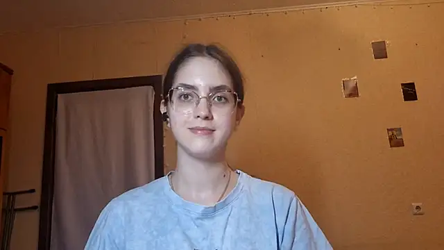 Snapshot of Katelemon chatting on 05-27-26, 01:29 Katelemon online show from 05-27-26, 01:29