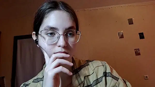 Snapshot of Katelemon chatting on 05-11-26, 01:12 Katelemon online show from 05-11-26, 01:12
