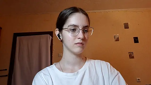 Snapshot of Katelemon chatting on 05-24-26, 01:44 Katelemon online show from 05-24-26, 01:44
