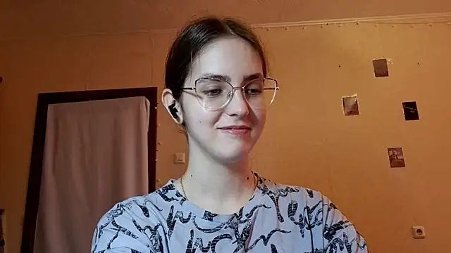 Snapshot of Katelemon chatting on 05-10-26, 12:20 Katelemon online show from 05-10-26, 12:20