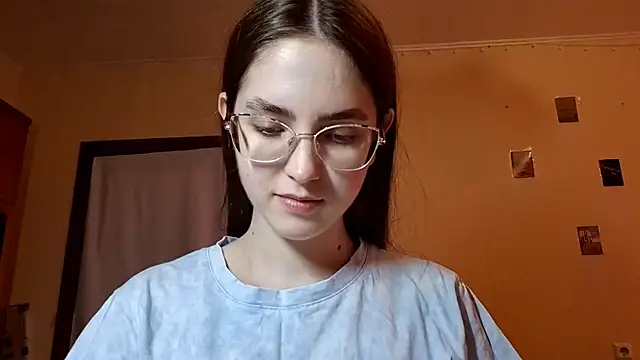 Snapshot of Katelemon chatting on 05-08-26, 02:10 Katelemon online show from 05-08-26, 02:10