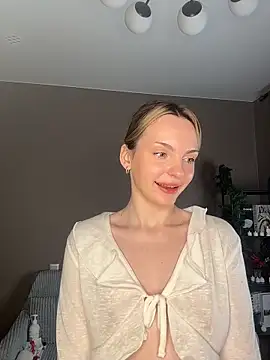 Snapshot of MaryFlare chatting on 02-22-26, 12:35 MaryFlare online show from 02-22-26, 12:35