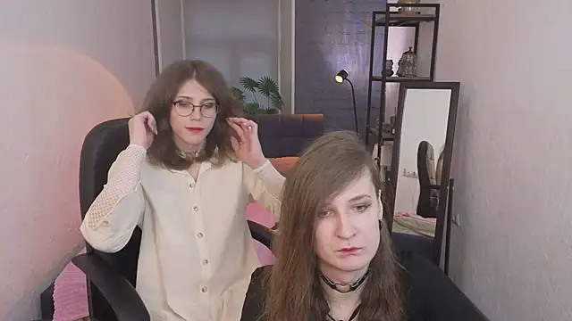 ZoriaLovesLuna online show from 04-08-26, 06:48