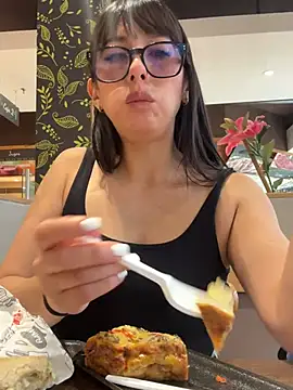 Snapshot of susi_chimm chatting on 05-18-26, 04:23 susi chimm online show from 05-18-26, 04:23