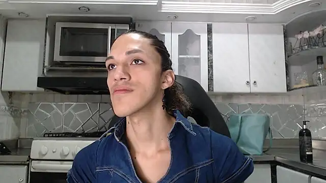 Snapshot of CrisOzzz chatting on 05-17-26, 05:46 CrisOzzz online show from 05-17-26, 05:46