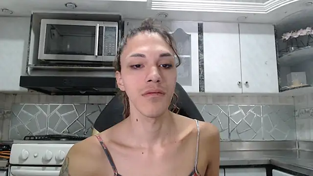 Snapshot of CrisOzzz chatting on 05-24-26, 05:24 CrisOzzz online show from 05-24-26, 05:24
