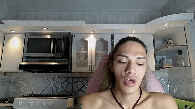 CrisOzzz online show from 03-10-26, 06:23