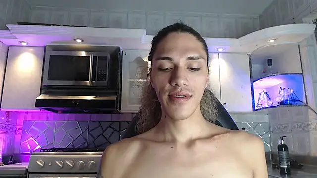 CrisOzzz online show from 04-12-26, 06:33