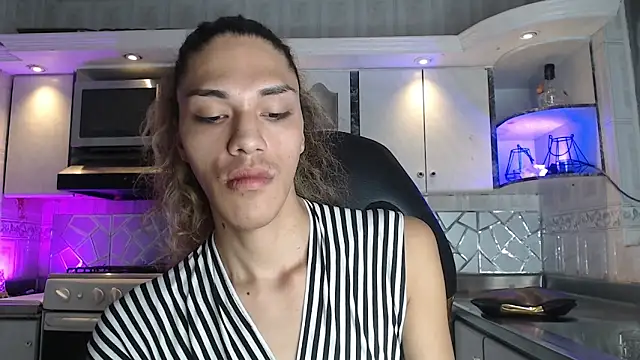 CrisOzzz online show from 04-10-26, 05:31