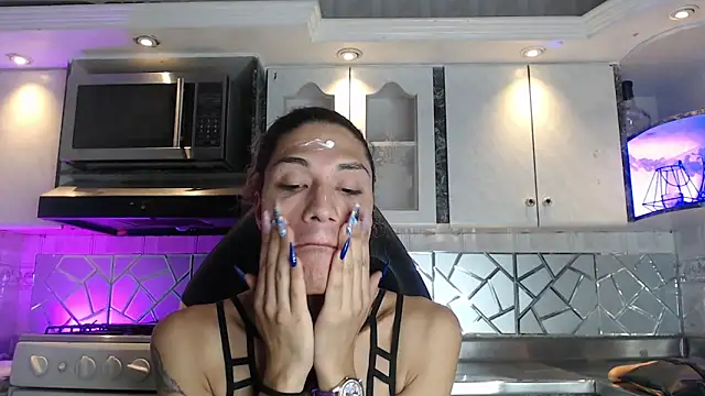 Snapshot of CrisOzzz chatting on 04-19-26, 05:36 CrisOzzz online show from 04-19-26, 05:36