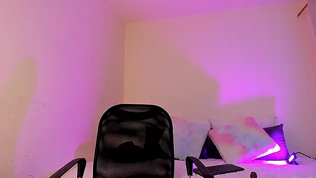 MIAA ROBERTSS online show from 04-17-26, 06:05