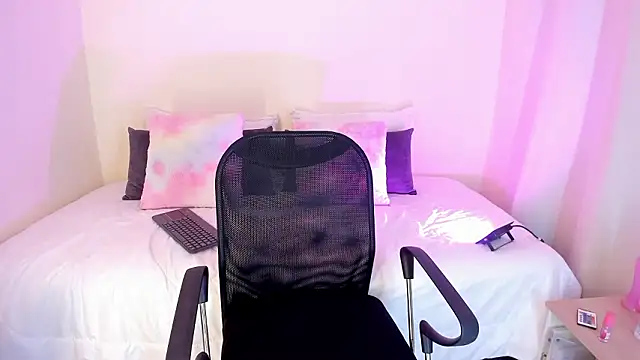 MIAA ROBERTSS online show from 03-20-26, 06:03