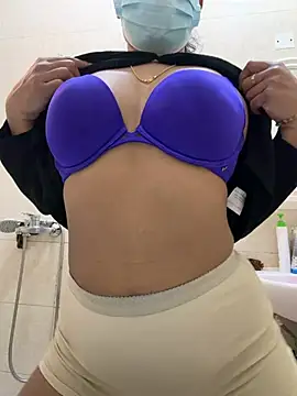 Snapshot of sessy_grl chatting on 02-25-26, 05:40 sessy grl online show from 02-25-26, 05:40