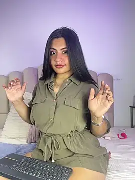 Snapshot of celeste_z chatting on 05-15-26, 01:31 celeste z online show from 05-15-26, 01:31