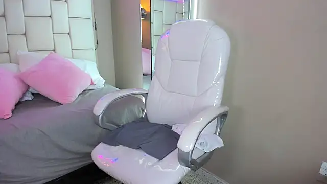 Evelyn sexy18 online show from 03-01-26, 12:10