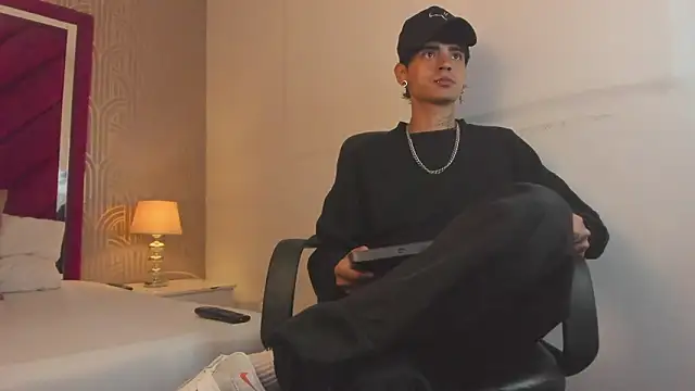 Dominic Foxx online show from 02-24-26, 01:23