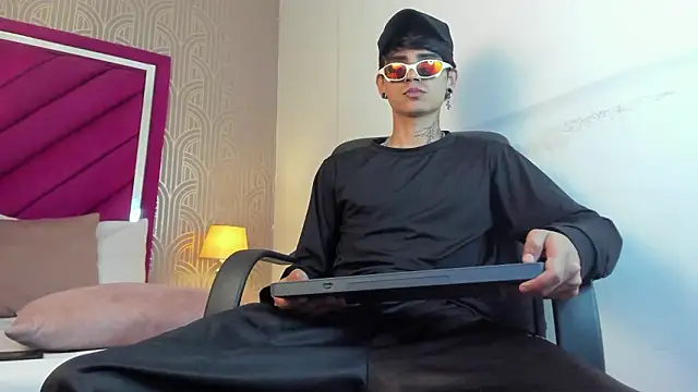 Dominic Foxx online show from 02-27-26, 01:22