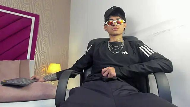 Dominic Foxx online show from 02-28-26, 01:55