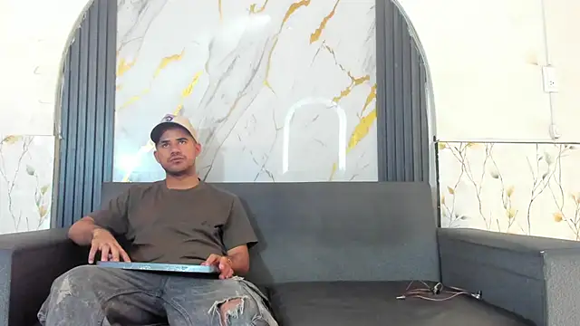 Snapshot of Latins_on_fire chatting on 06-01-26, 12:27 Latins on fire online show from 06-01-26, 12:27