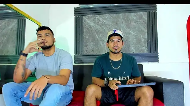Snapshot of Latins_on_fire chatting on 04-29-26, 11:25 Latins on fire online show from 04-29-26, 11:25