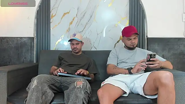 Snapshot of Latins_on_fire chatting on 05-17-26, 11:43 Latins on fire online show from 05-17-26, 11:43
