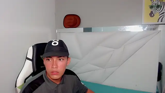 Snapshot of Street_poemm_ chatting on 02-25-26, 03:29 Street poemm online show from 02-25-26, 03:29