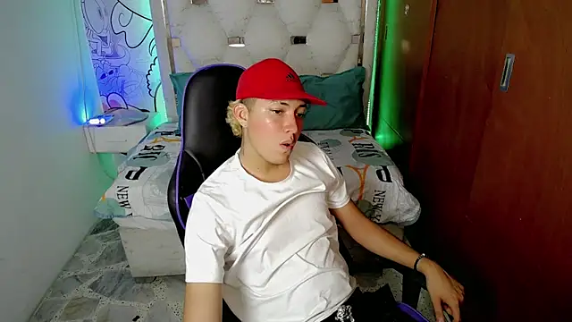 Snapshot of Street_poemm_ chatting on 02-21-26, 04:03 Street poemm online show from 02-21-26, 04:03