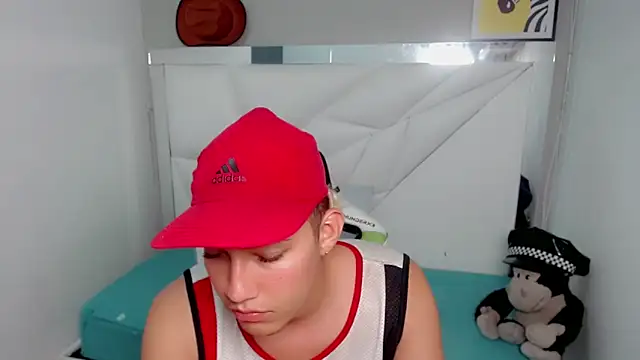 Snapshot of Street_poemm_ chatting on 02-24-26, 04:13 Street poemm online show from 02-24-26, 04:13