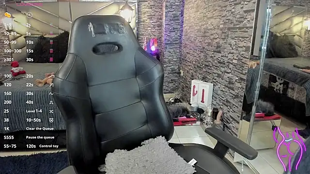 Nicolle Doll  online show from 03-19-26, 08:20