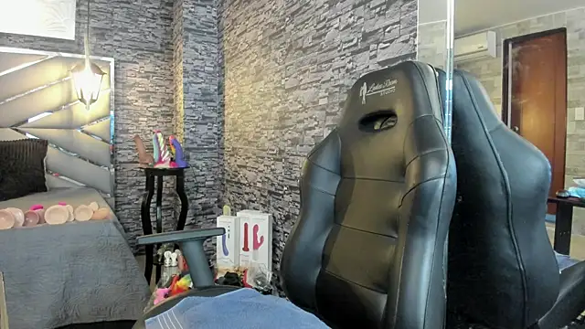 Nicolle Doll  online show from 06-19-26, 07:30
