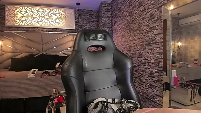 Nicolle Doll  online show from 04-09-26, 02:45