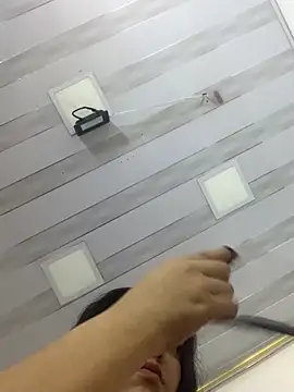 Iris Black online show from 04-12-26, 01:14