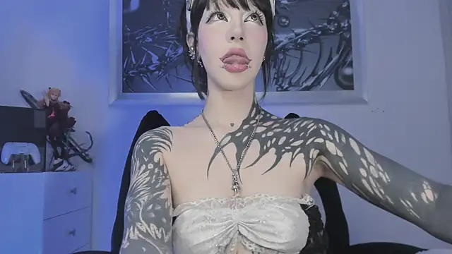 Snapshot of elledanielle chatting on 05-15-26, 05:27 elledanielle online show from 05-15-26, 05:27