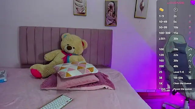 Zoow bluussh online show from 03-25-26, 12:04