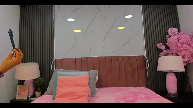 Snapshot of Rynnaa chatting on 03-28-26, 03:40 Rynnaa online show from 03-28-26, 03:40