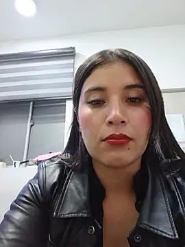 Snapshot of Rynnaa chatting on 05-19-26, 06:20 Rynnaa online show from 05-19-26, 06:20