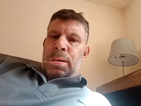 Snapshot of stud2512 chatting on 05-01-26, 01:38 stud2512 online show from 05-01-26, 01:38