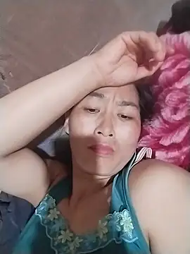 Snapshot of lris-Beauty77 chatting on 05-19-26, 04:25 lris-Beauty77 online show from 05-19-26, 04:25