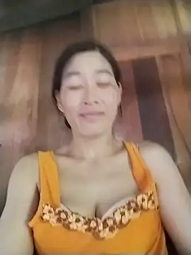Snapshot of lris-Beauty77 chatting on 05-18-26, 01:39 lris-Beauty77 online show from 05-18-26, 01:39