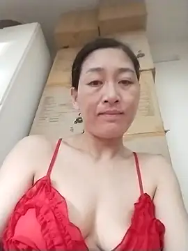 Snapshot of lris-Beauty77 chatting on 04-18-26, 08:20 lris-Beauty77 online show from 04-18-26, 08:20