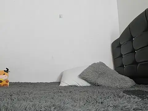 LatinaQueen23 online show from 03-26-26, 01:20